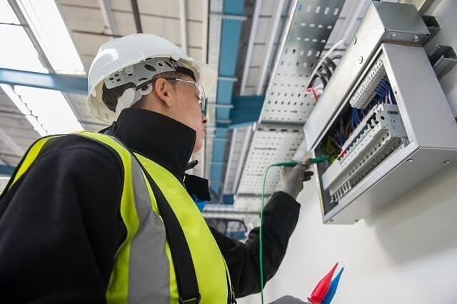 Commercial electrical contractor4 (1)