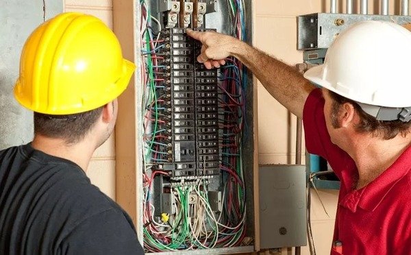 electrician for electrical panel replacement